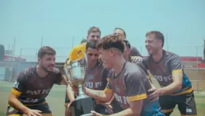 VIDEO ⟩ The attacker who lost his mother, brother and grandfather in a hockey shooting a month ago scored a winning goal