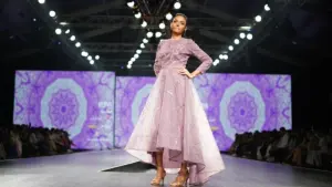 CLOSE UP ⟩ Beatrice arrived at the fashion week with a new lover