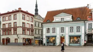 TAGASI MINEVIKKU⟩The singer Anett Tamm is stylishly hand in hand with her musical alter ego Alonette