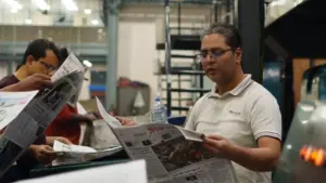 THE BEST PRESS FOTOS OF THE WORLD ⟩ Daddy only 41 days old, a companion robot in a nursing home