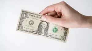 The truce is breaking, the US dollar is not acceptable for payment for crossing the strait for Iran